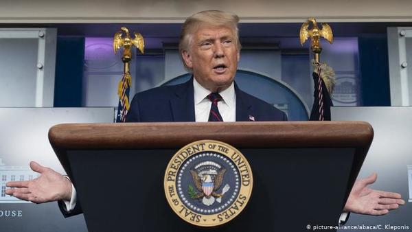 Trump pide a Fox despedir a reportera