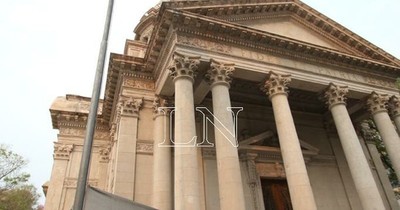 La Nación / Panteón de los Héroes: ordenan detención de 3 personas por quema de símbolos patrios