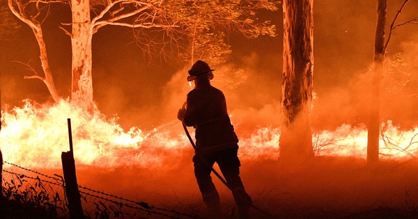 La Nación / Incendio forestal obliga a evacuar a decenas de personas en el norte de California