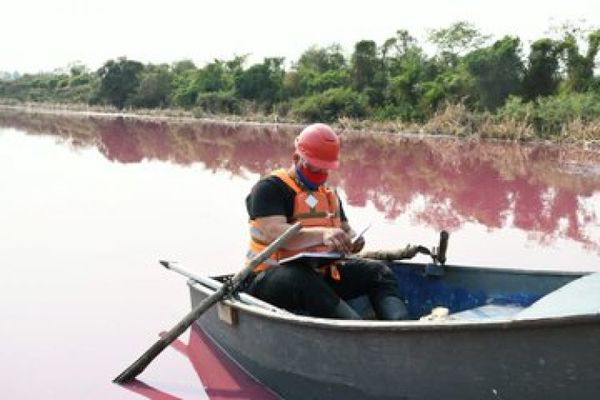 Realizan mediciones de volumen en la contaminada Laguna Cerro