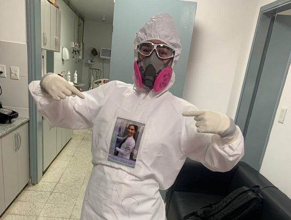 Médica pedrojuanina pone su foto en traje de bioseguridad: Puede asustar despertar y vernos vestidos como astronautas