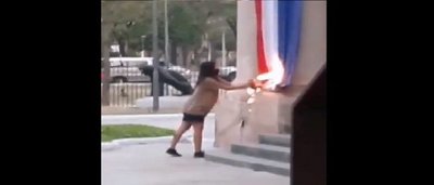 Ordenan detención de mujeres que vandalizaron Panteón de los Héroes | Noticias Paraguay