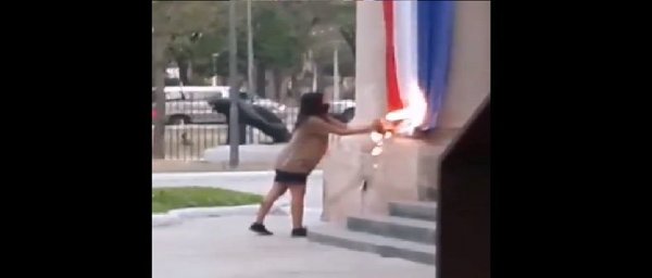 Ordenan detención de mujeres que vandalizaron Panteón de los Héroes | Noticias Paraguay