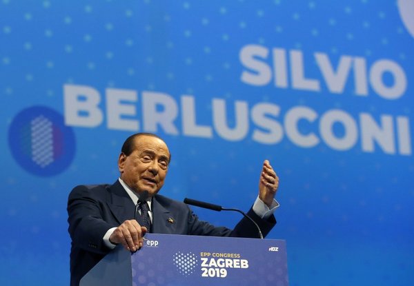 Italia: Berlusconi responde a tratamiento por COVID-19