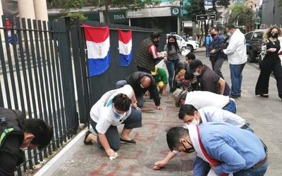 Ciudadanos marcharon para limpiar el Panteón de los Héroes tras hechos vandálicos
