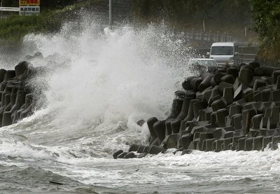 El tifón Haishen golpea el sur de Japón con viento y lluvia