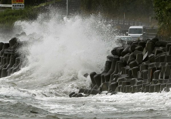 El tifón Haishen golpea el sur de Japón con viento y lluvia