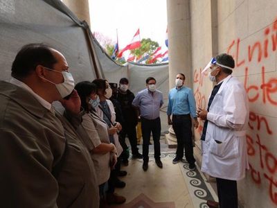 Técnicos de la Secretaría de Cultura analizan daños al Panteón de los Héroes