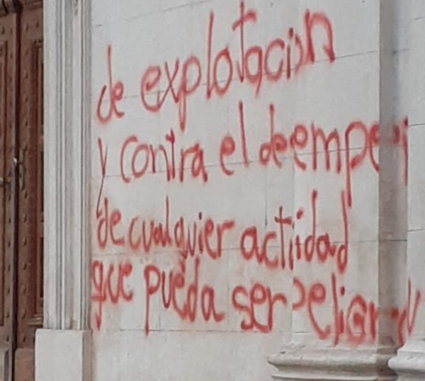 Daño a bienes de patrimonio cultural: imputan a tres jóvenes identificadas