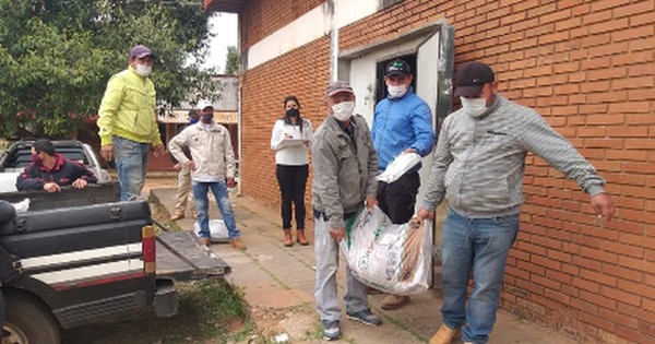 La Nación / Productores frutihortícolas recibieron asistencia tras el azote de las heladas en Paraguarí