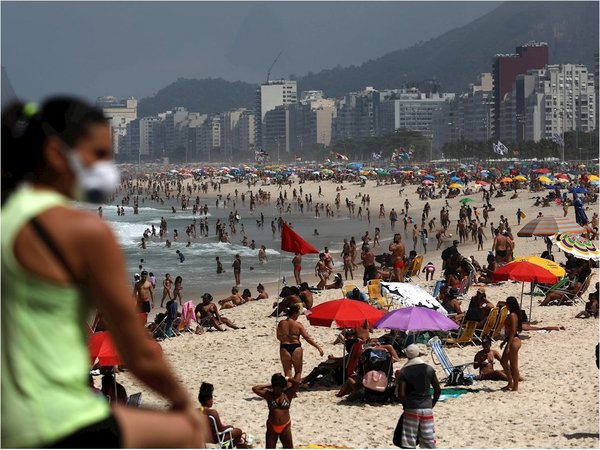 La pandemia da por primera vez tímidas señales de ralentización en Brasil