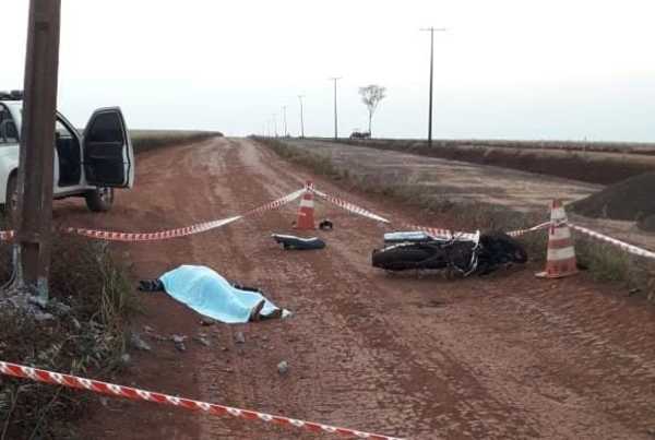 Motociclista muere tras violento choque contra columna