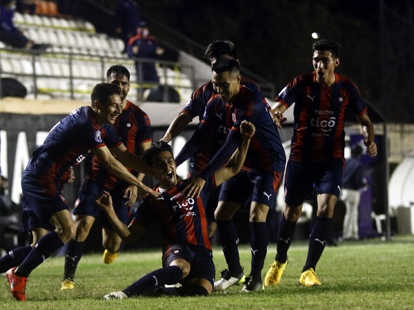 El Ciclonazo del Chiqui se impone y coquetea con el título