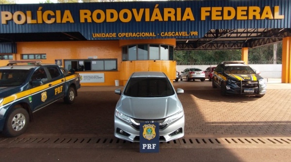 Detienen a TRES PARAGUAYOS con auto robado que traían a PARAGUAY