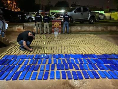 Incautan camioneta cargada con más de 640 kilos de marihuana