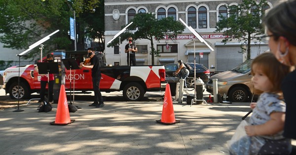 La Nación / La filarmónica sale a las calles de Nueva York para existir a pesar de la pandemia