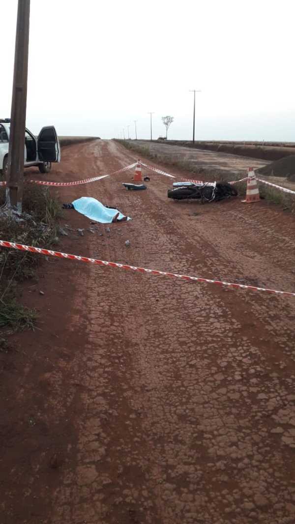 Motociclista colisiona violentamente contra columna de la ANDE y “pierde la cabeza”