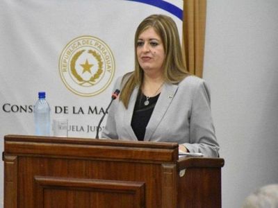 Oposición presenta hoy el libelo contra la fiscala Sandra Quiñónez
