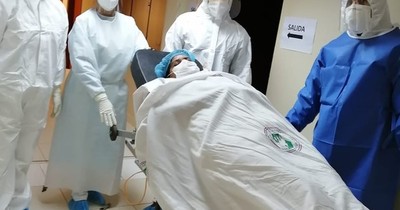 La Nación / Batalla ganada al COVID-19: paciente salió de alta de terapia en Caaguazú