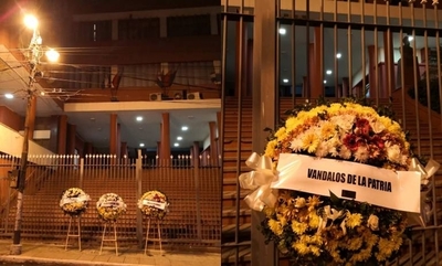 HOY / Policía investiga quiénes pusieron las flores frente a la ANR: "No hubo delito"