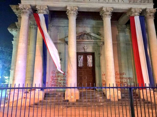 Daño a bienes de patrimonio cultural: Fiscales imputaron a las jóvenes que fueron identificadas