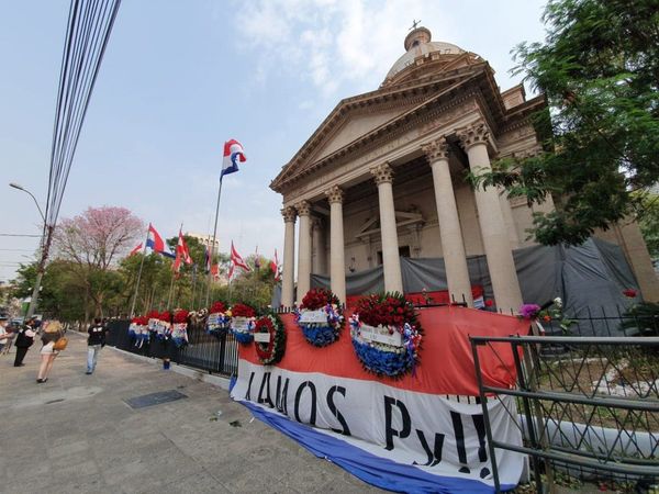 Famosos repudian el ataque al Panteón