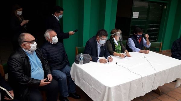 Opositores presentan libelo acusatorio contra Fiscal General del Estado