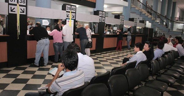 La Nación / Al menos 192 empresas habrían adquirido facturas falsas en el presunto esquema de evasión