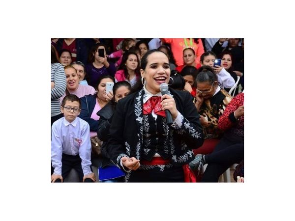 No va a dejar de cantar rancheras para ser popular