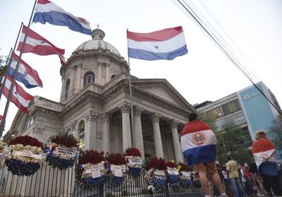 Admiten imputación contra las supuestas responsables del daño al Panteón de los Héroes - Nacionales - ABC Color