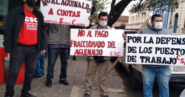 La Nación / Sindicalistas rechazan propuesta de pago fraccionado de aguinaldo