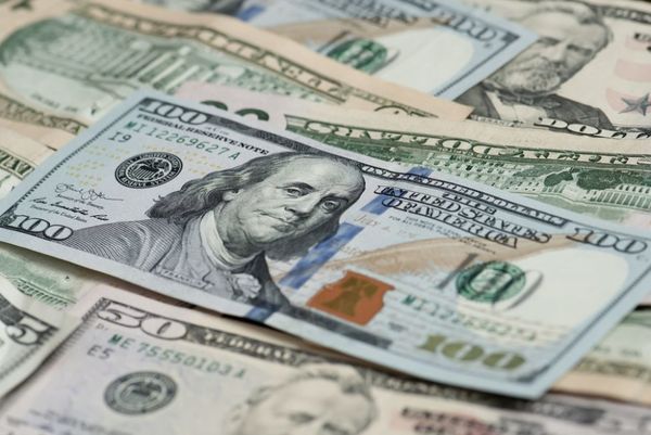 Ya se espera que el dólar cierre el 2020 por encima de los G. 7.000 - MarketData
