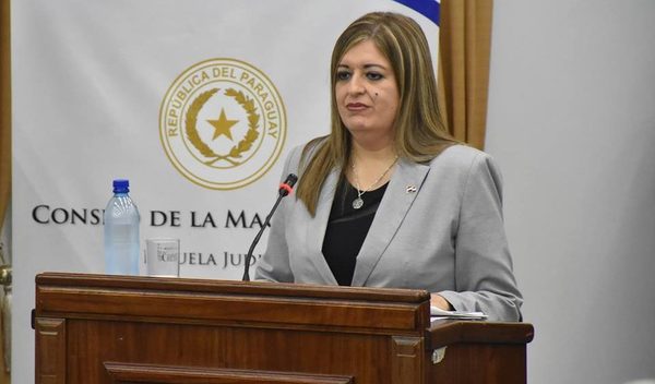 Oposición pide reflotar juicio político a Sandra Quiñónez