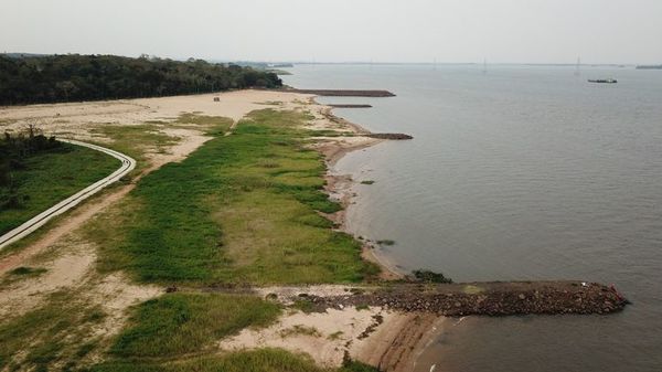 Playa de Salto a poco de inaugurarse y tomada por maleza - Nacionales - ABC Color