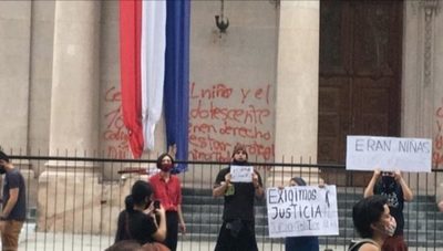 Admiten imputación contra supuestas responsables de daños al Panteón | Noticias Paraguay