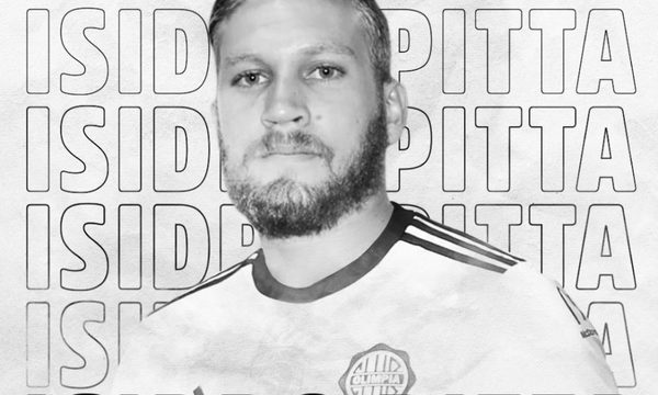 Olimpia presenta a Isidro Pitta