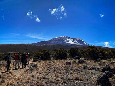 Paraguayo muestra  sus fotografías del Monte  Kilimanjaro