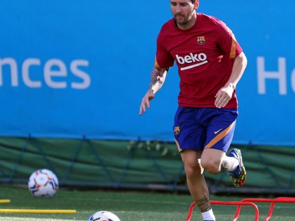 Lionel Messi volvió a su casa golpeando el balón