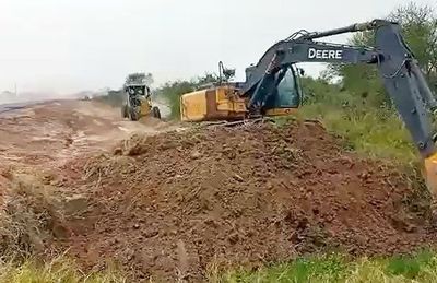 Wiens anunció “inicio” de obras en ruta PY05, pero con solo 2 tractores - Nacionales - ABC Color