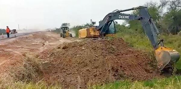 Wiens anunció “inicio” de obras en ruta PY05, pero solo hay 2 tractores