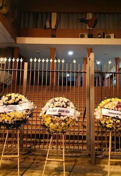 Piden informe sobre actuación de policías que investigaron compra de flores para ANR - Nacionales - ABC Color