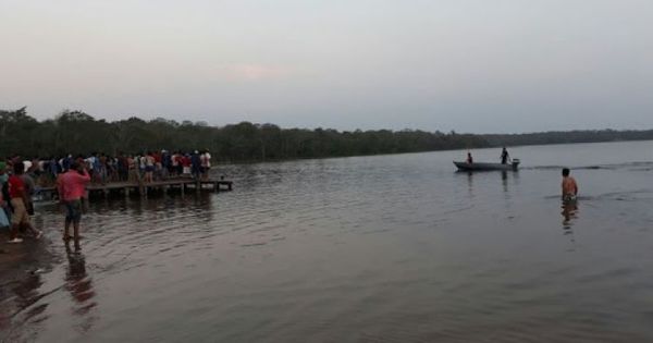 Sigue la búsqueda de policía tragado por el río