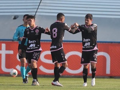 Lucho Cáceres se hace sentir en el fútbol incaico