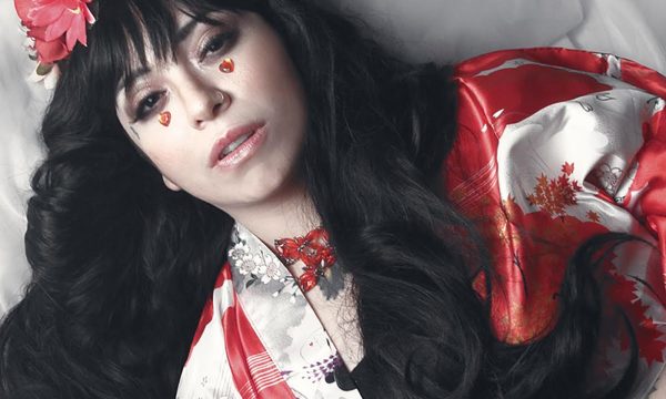 Andrea Valobra presenta el single «Algo Más» en plataformas digitales