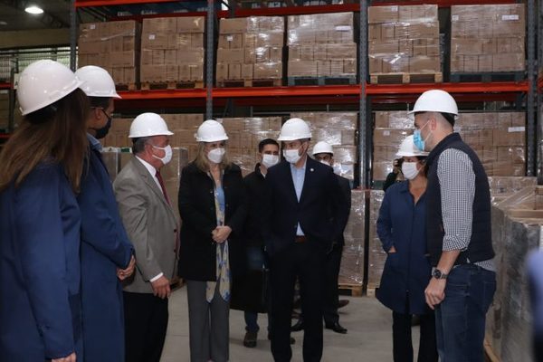 Autoridades visitan fábrica en San Lorenzo en el Día de la Industria » Ñanduti