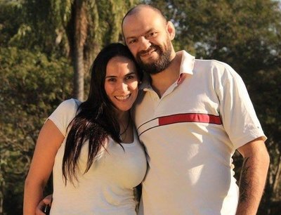 Crónica / (VIDEO) Miranaa como le mima Silvia Flores a su mena que tiene covid