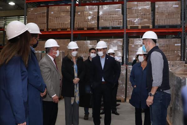 Presidente visita fábrica de cosméticos en San Lorenzo en el Día de la Industria - El Trueno