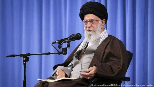 Supremo guía iraní califica de imperdonable reedición de caricaturas de Mahoma