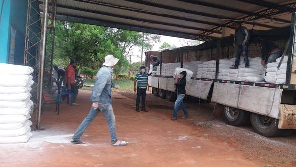 Gobernación entregó semillas de autoconsumo a productores - Noticiero Paraguay