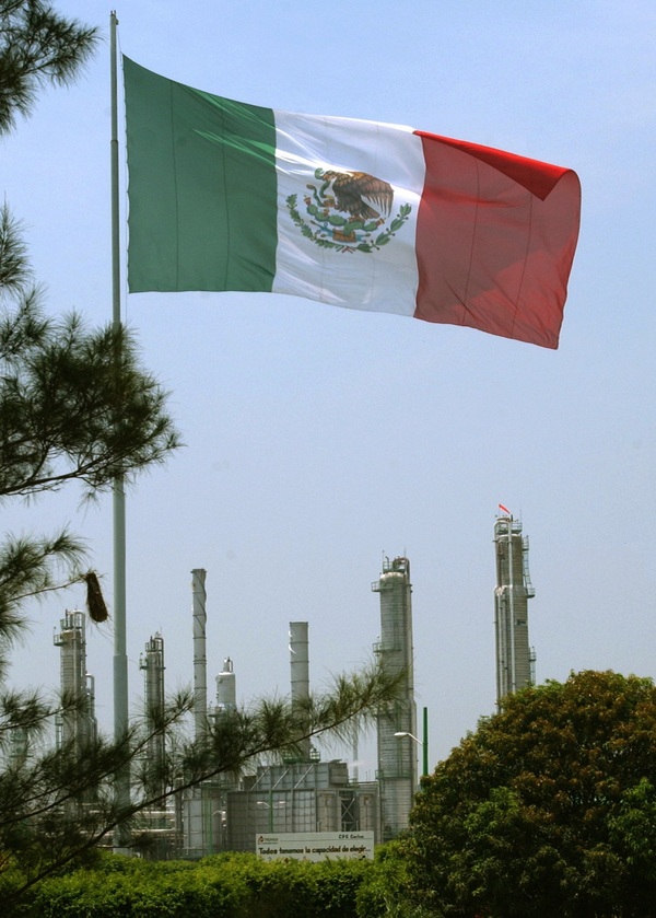 Deterioro y nula inversión en Pemex empujan a México a dejar de vender crudo - MarketData